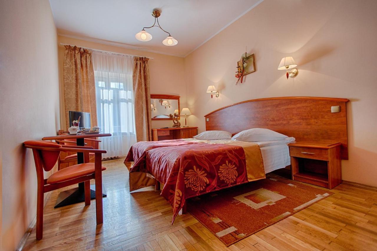 Hotel Restauracja Caspar Jelenia Góra Екстериор снимка