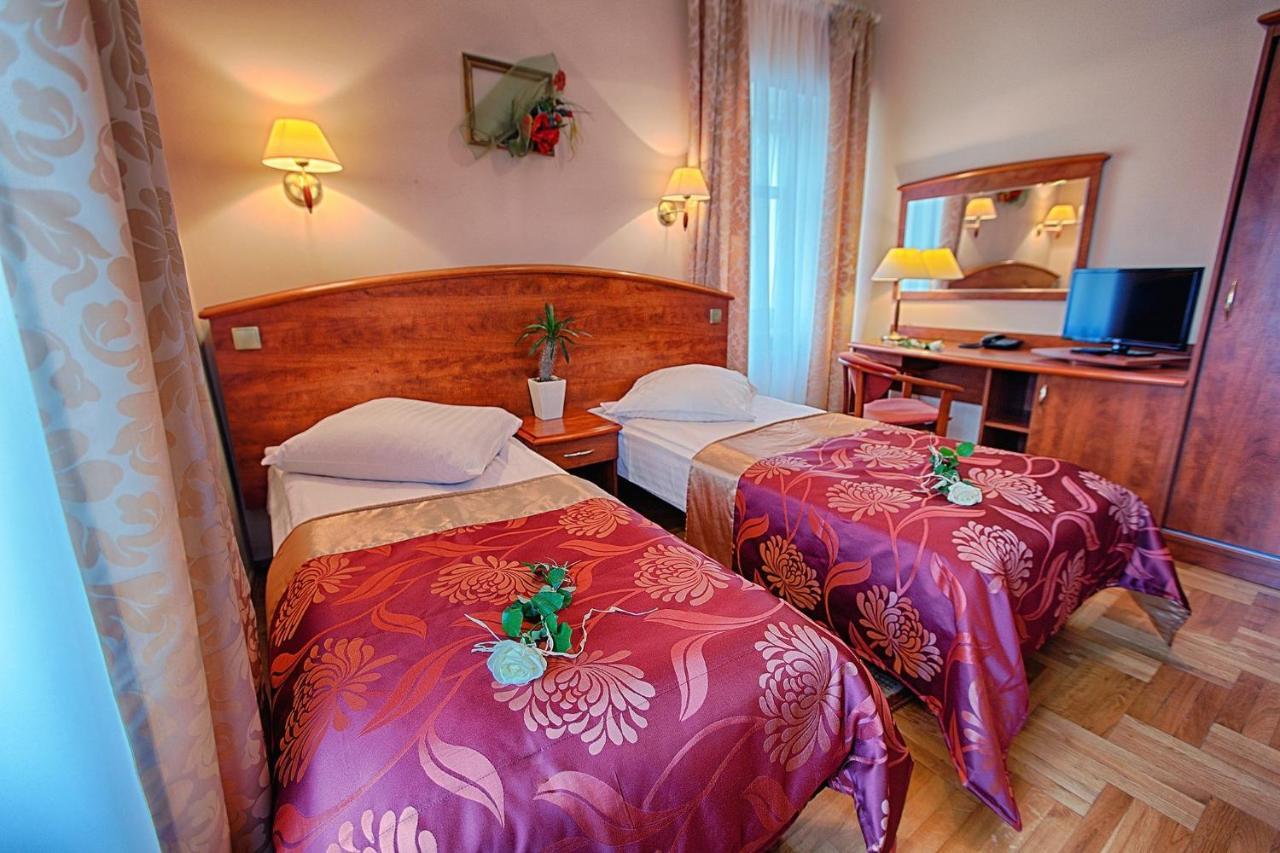 Hotel Restauracja Caspar Jelenia Góra Екстериор снимка