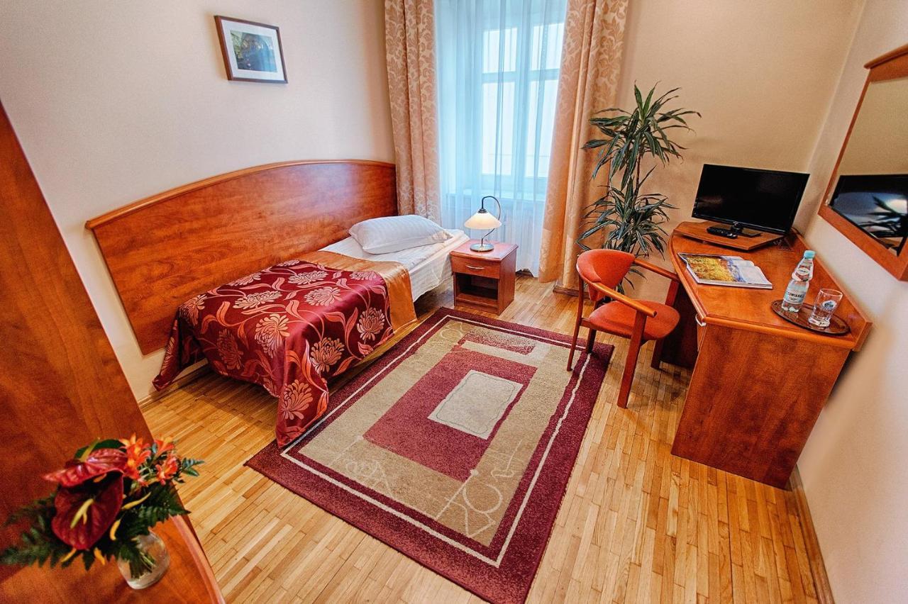 Hotel Restauracja Caspar Jelenia Góra Екстериор снимка