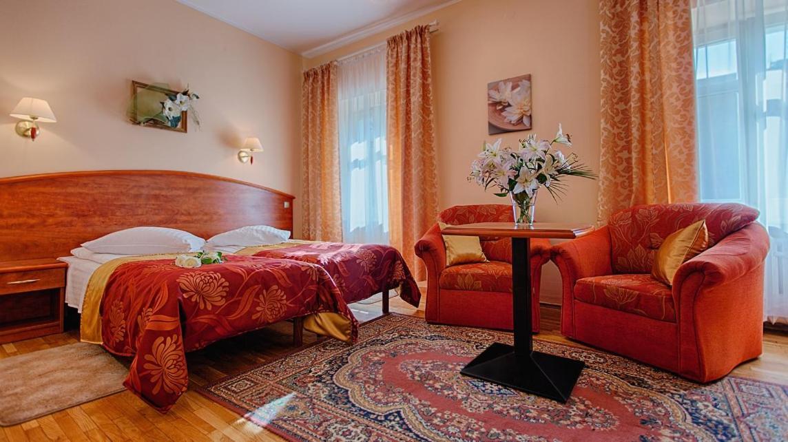 Hotel Restauracja Caspar Jelenia Góra Екстериор снимка