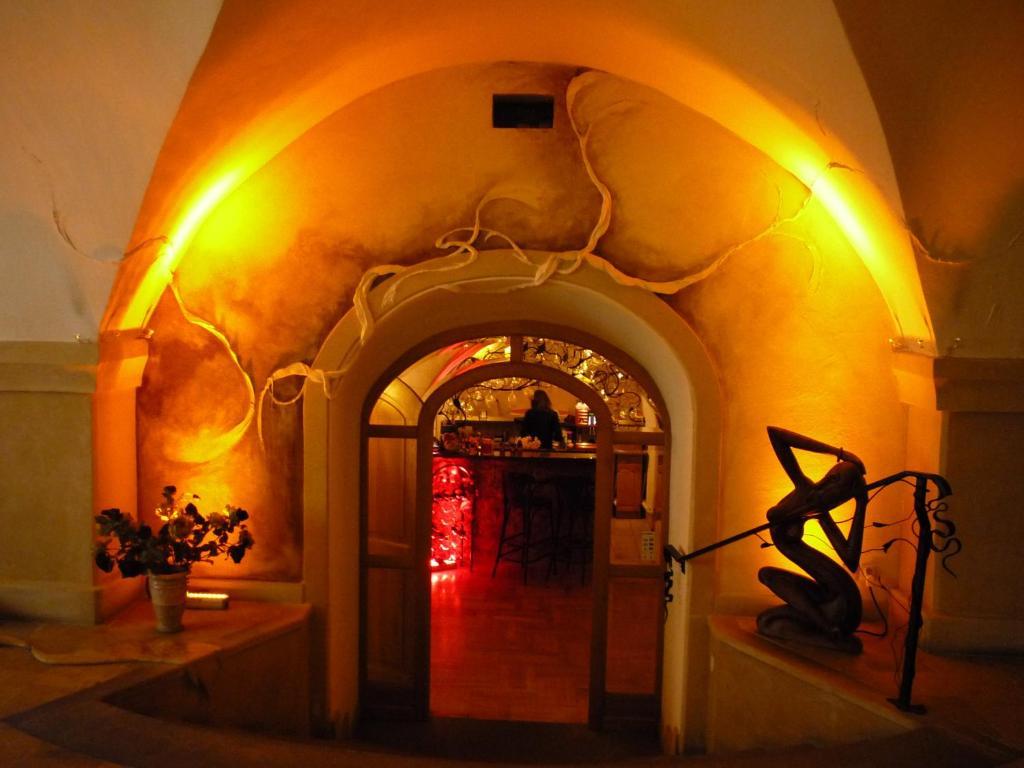 Hotel Restauracja Caspar Jelenia Góra Екстериор снимка