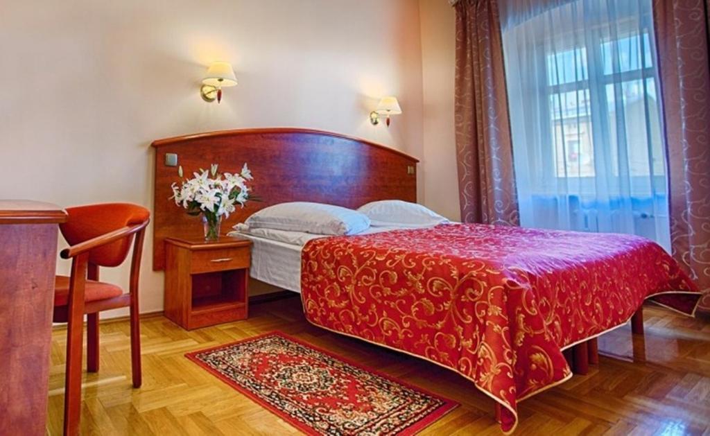 Hotel Restauracja Caspar Jelenia Góra Стая снимка