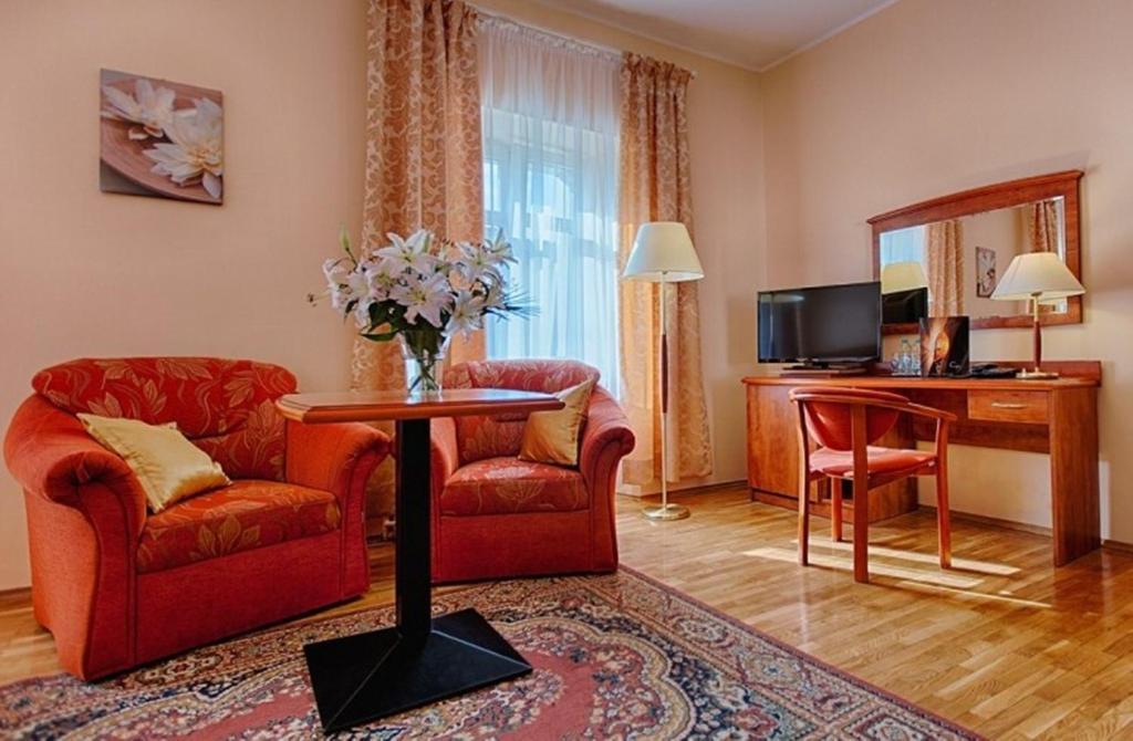 Hotel Restauracja Caspar Jelenia Góra Стая снимка