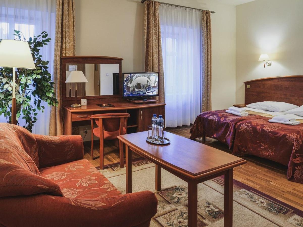 Hotel Restauracja Caspar Jelenia Góra Екстериор снимка