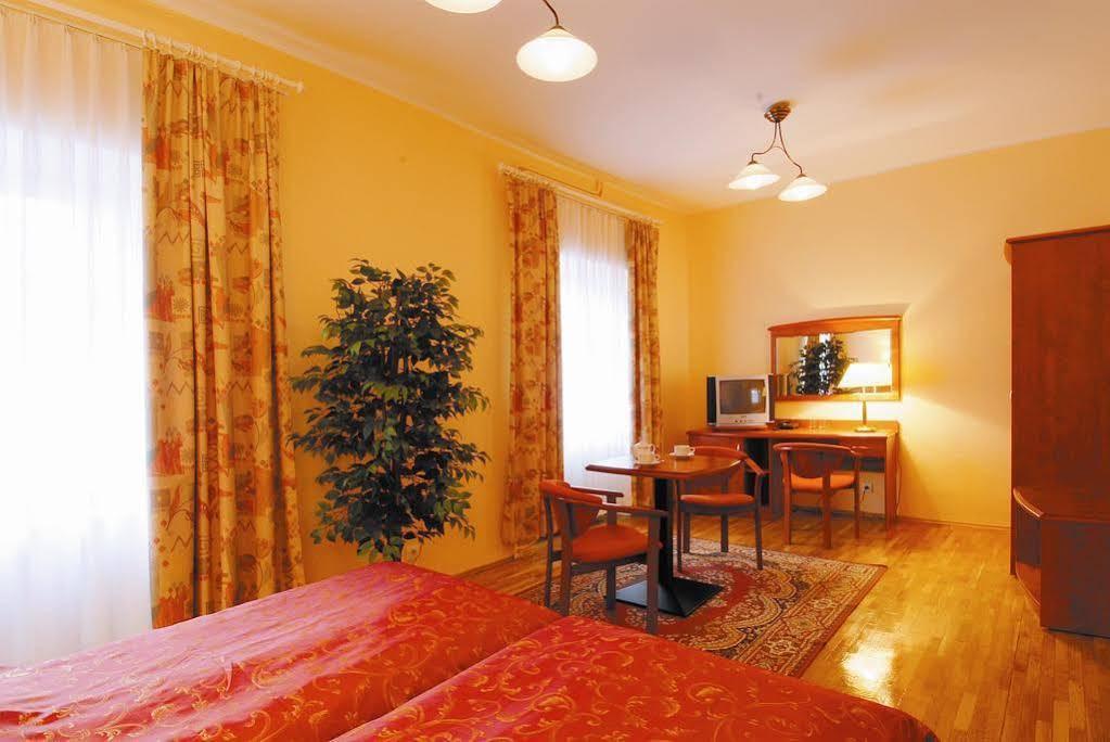 Hotel Restauracja Caspar Jelenia Góra Екстериор снимка